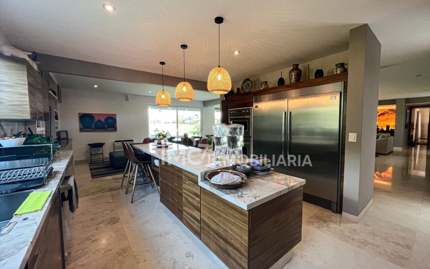 Increíble casa en El Campanario con vista al campo de Golf