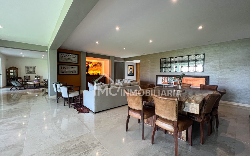 Increíble casa en El Campanario con vista al campo de Golf