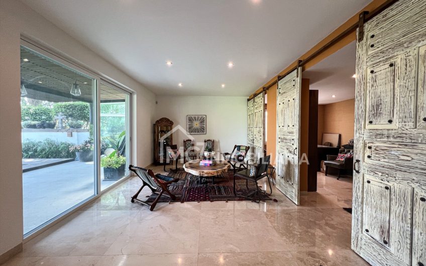 Increíble casa en El Campanario con vista al campo de Golf