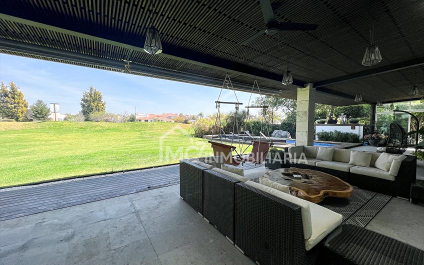 Increíble casa en El Campanario con vista al campo de Golf