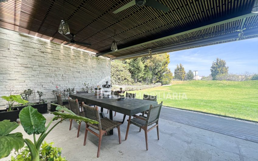 Increíble casa en El Campanario con vista al campo de Golf