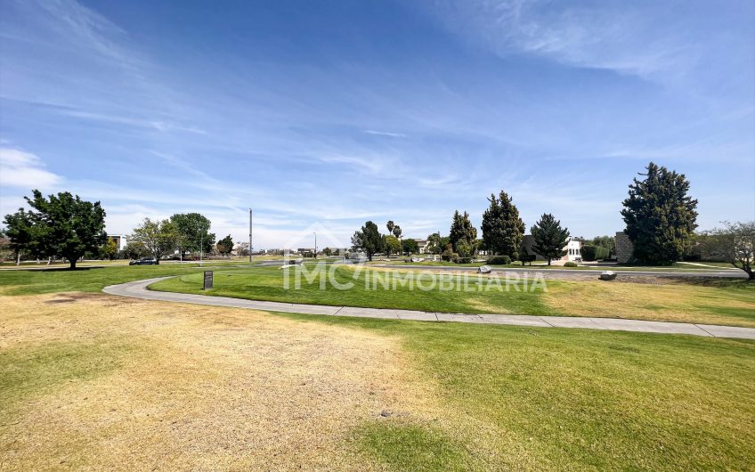 Increíble casa en El Campanario con vista al campo de Golf