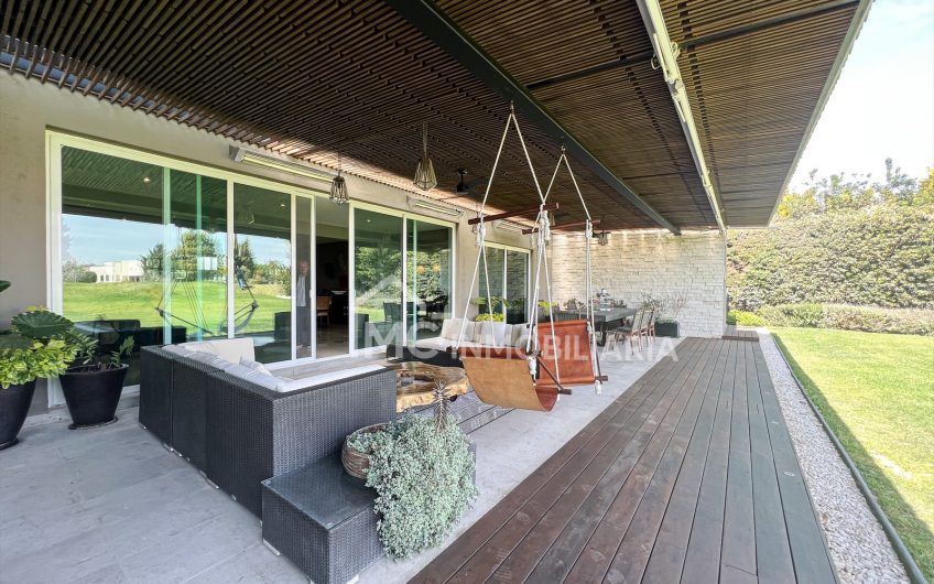 Increíble casa en El Campanario con vista al campo de Golf