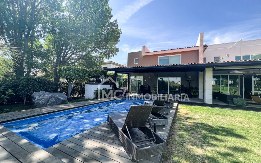 Increíble casa en El Campanario con vista al campo de Golf