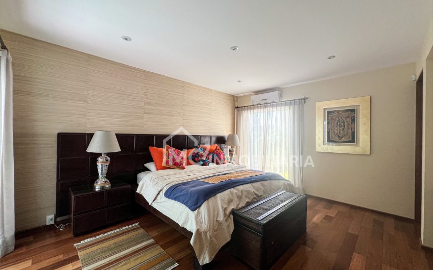 Increíble casa en El Campanario con vista al campo de Golf