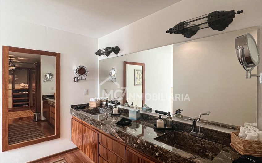Increíble casa en El Campanario con vista al campo de Golf