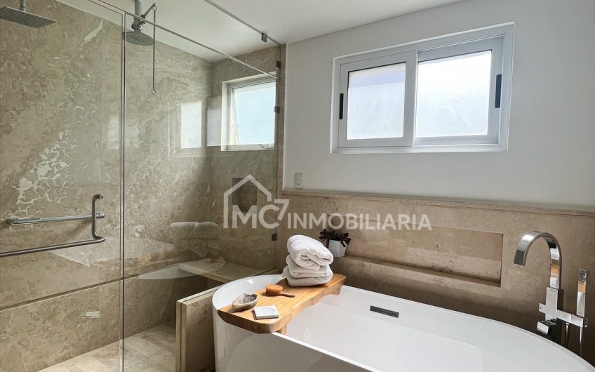 Increíble casa en El Campanario con vista al campo de Golf