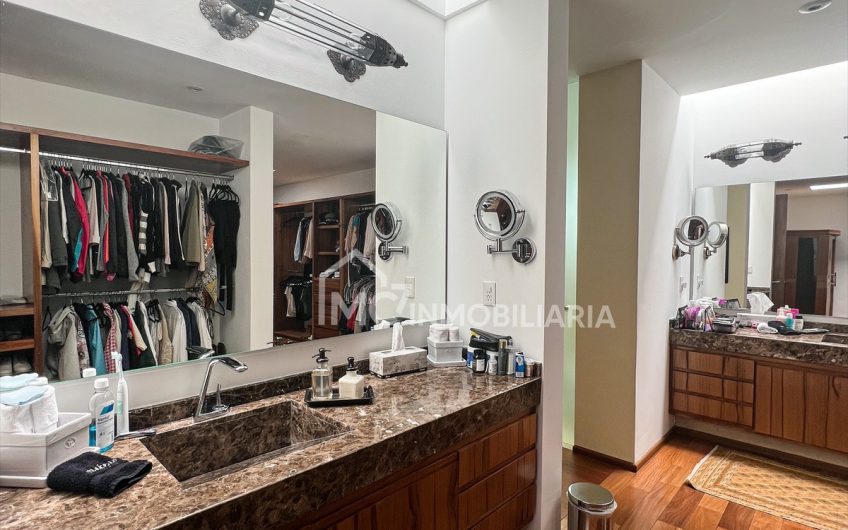 Increíble casa en El Campanario con vista al campo de Golf
