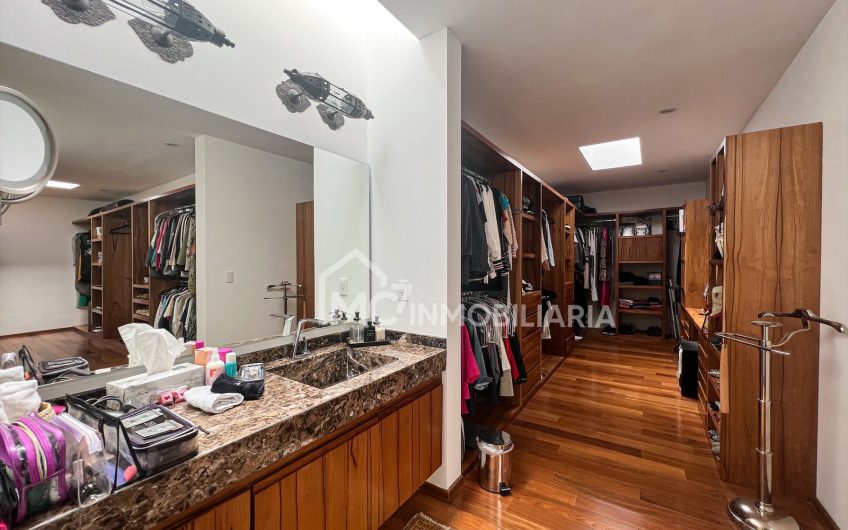 Increíble casa en El Campanario con vista al campo de Golf