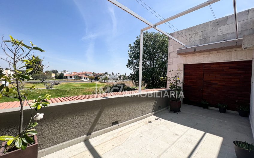 Increíble casa en El Campanario con vista al campo de Golf