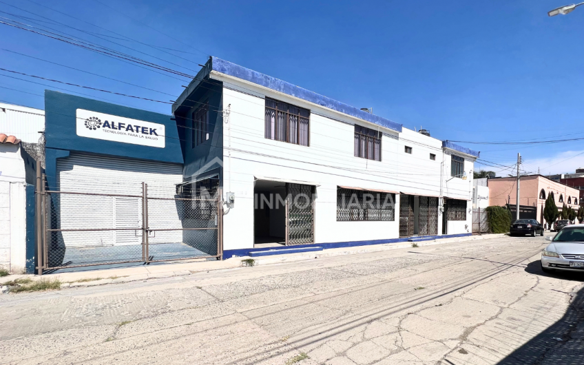 Increíble Edificio a Unos Pasos de La Carretera México – Querétaro