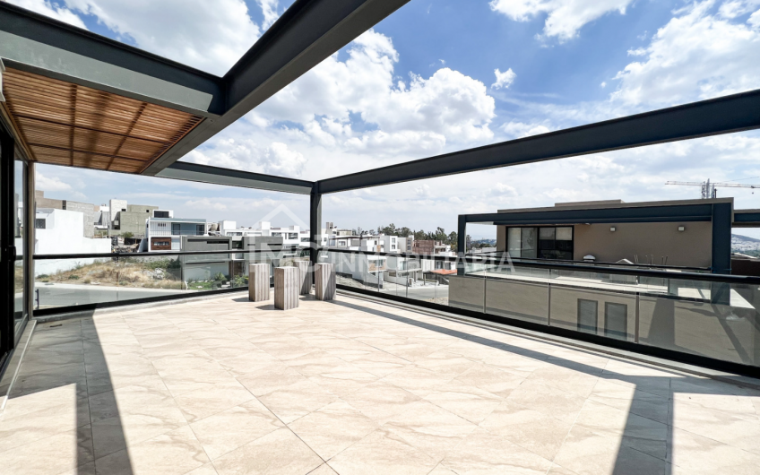 Increíble Duplex con Roofgarden en Lomas de Juriquilla (Grupo Caisa)