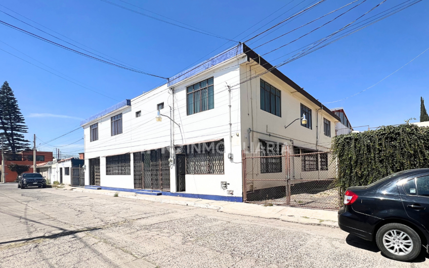 Increíble Edificio a Unos Pasos de La Carretera México – Querétaro