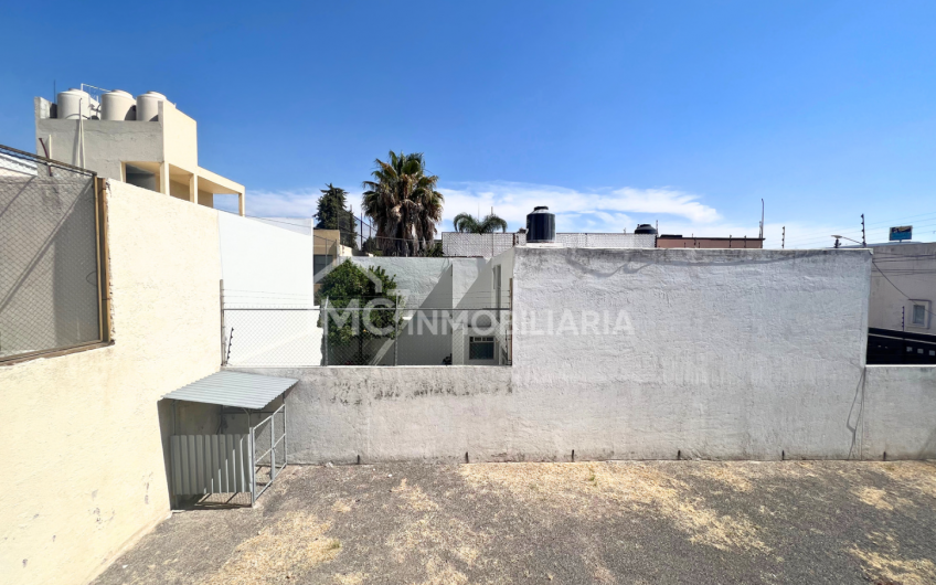 Increíble Edificio a Unos Pasos de La Carretera México – Querétaro