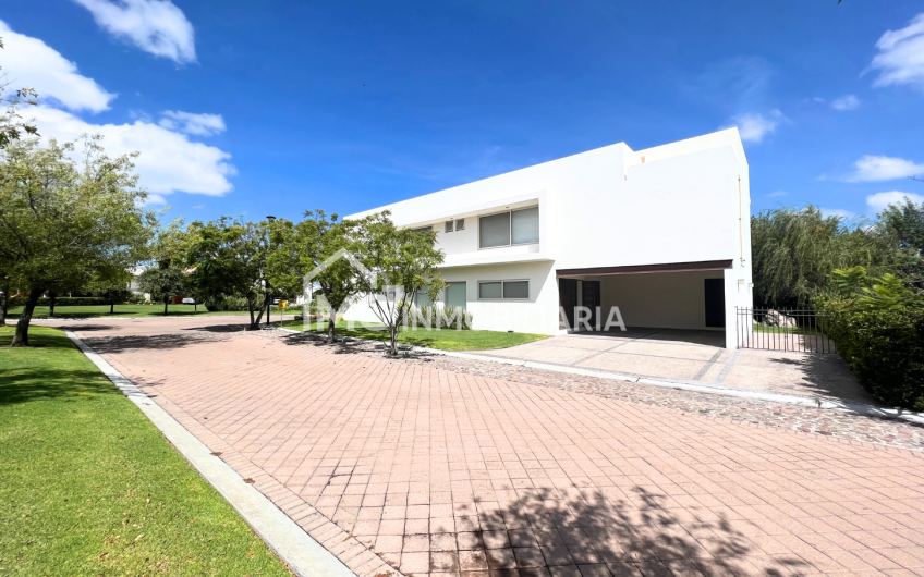 Increíble Casa en El Campanario Querétaro