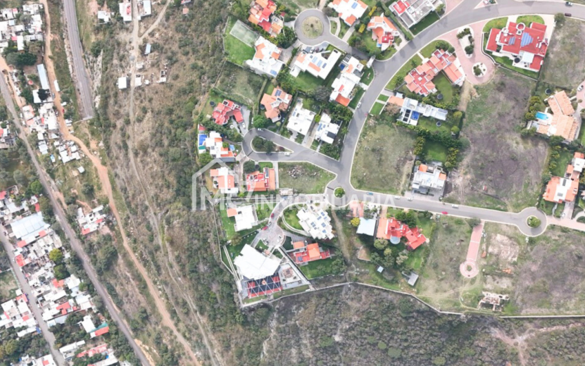 Increíble terreno en El Campanario Querétaro ubicado en esquina