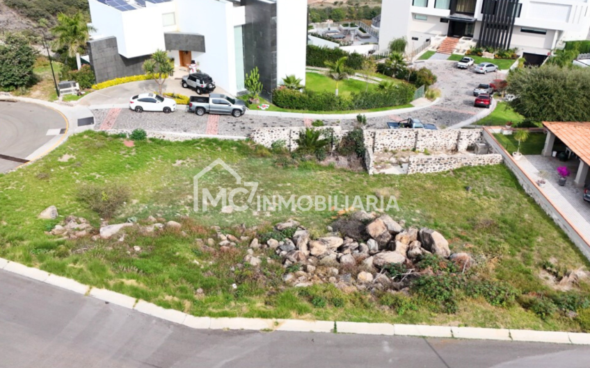 Increíble terreno en El Campanario Querétaro ubicado en esquina