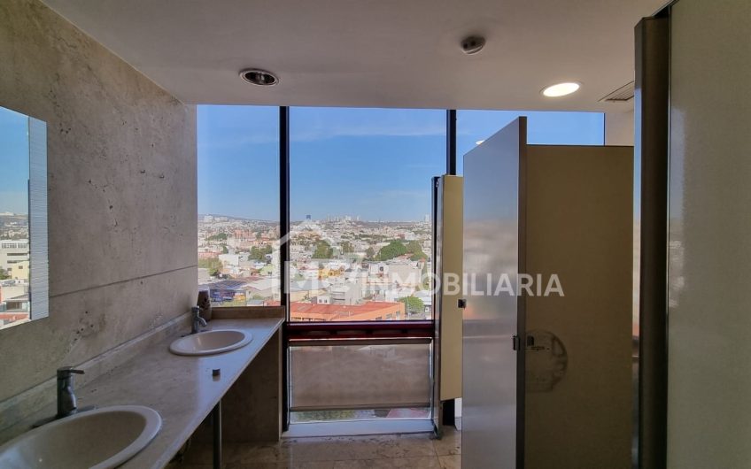 Oficina en RENTA – PENTHOUSE en TEC 100