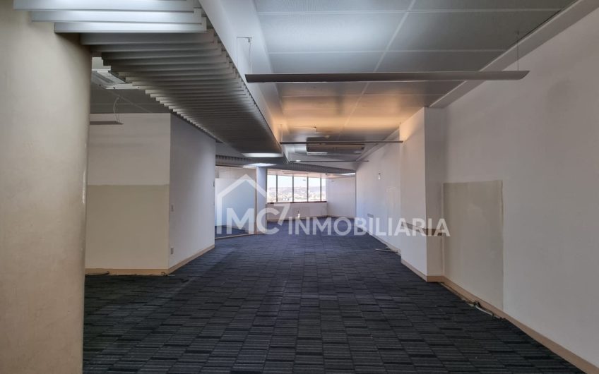 Oficina en RENTA – PENTHOUSE en TEC 100