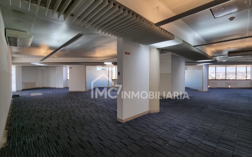 Oficina en RENTA – PENTHOUSE en TEC 100