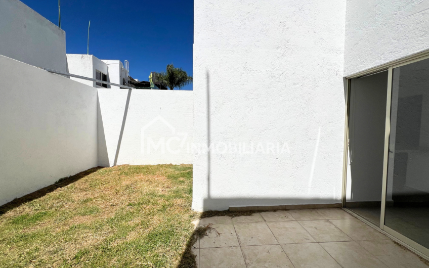 JURIQUILLA venta de casa en Manzanares