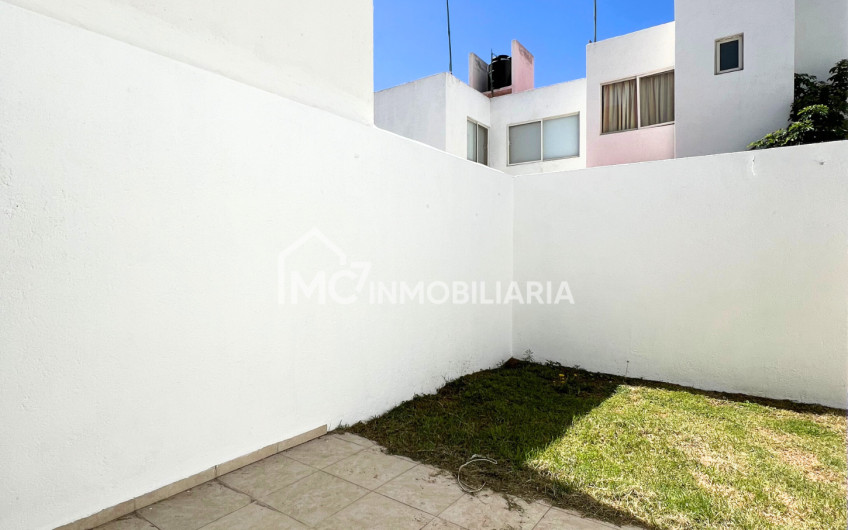 JURIQUILLA venta de casa en Manzanares