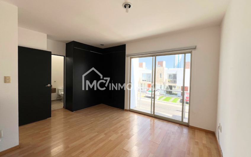 JURIQUILLA venta de casa en Manzanares