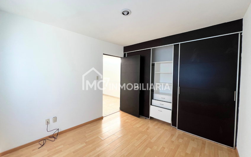 JURIQUILLA venta de casa en Manzanares