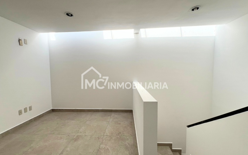 JURIQUILLA venta de casa en Manzanares