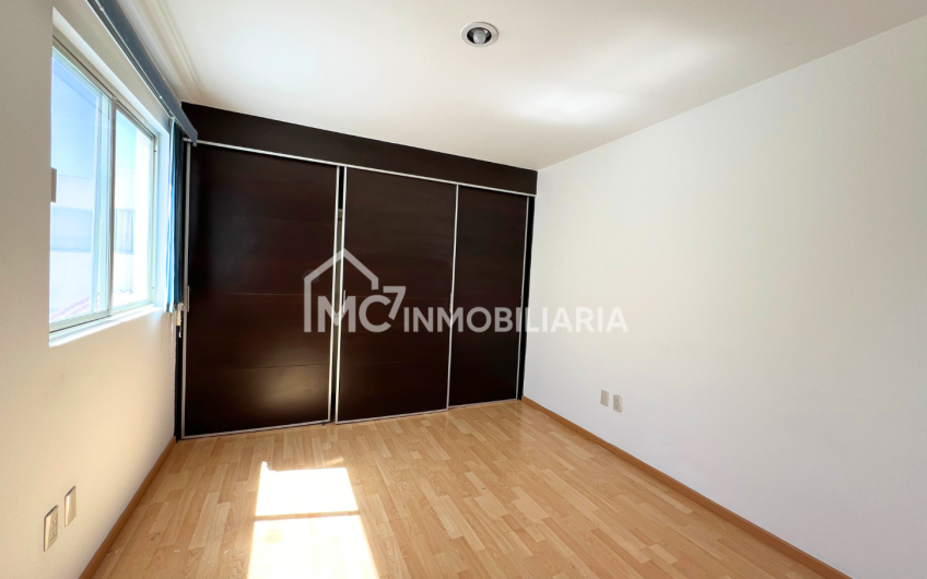 JURIQUILLA venta de casa en Manzanares