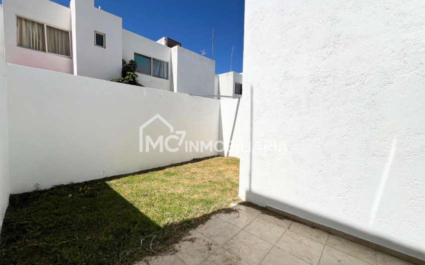 JURIQUILLA venta de casa en Manzanares