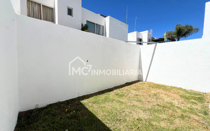 JURIQUILLA venta de casa en Manzanares