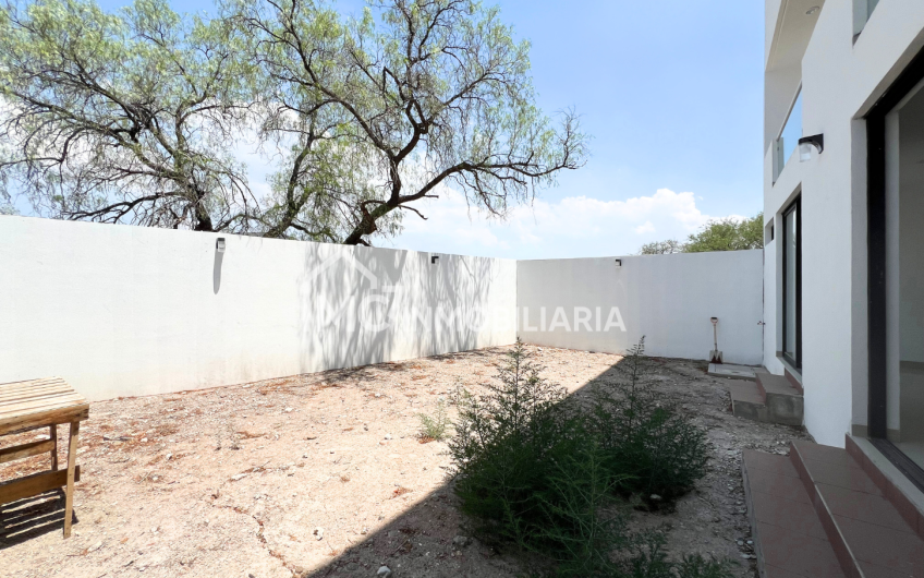 CASA CON SÓTANO en Lomas de Juriquilla