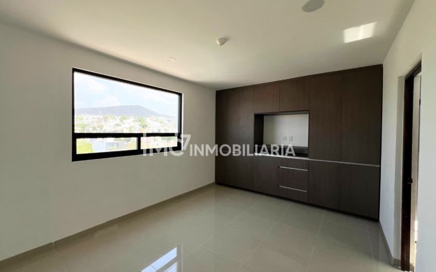 CASA CON SÓTANO en Lomas de Juriquilla