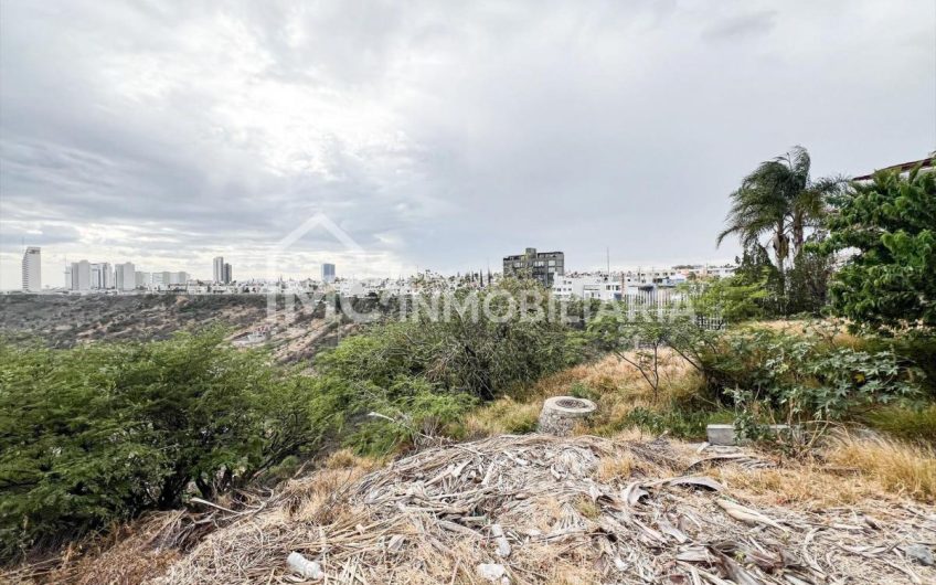 Terreno Para Departamentos en Lomas del Marqués Zona El Campanario