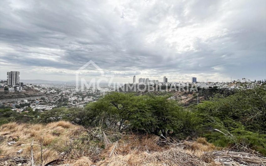 Terreno Para Departamentos en Lomas del Marqués Zona El Campanario