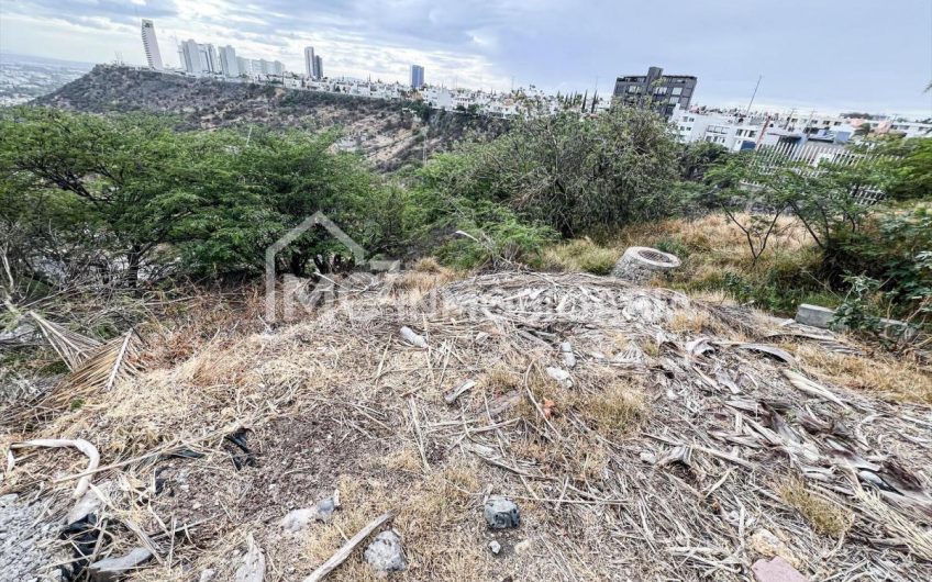 Terreno Para Departamentos en Lomas del Marqués Zona El Campanario