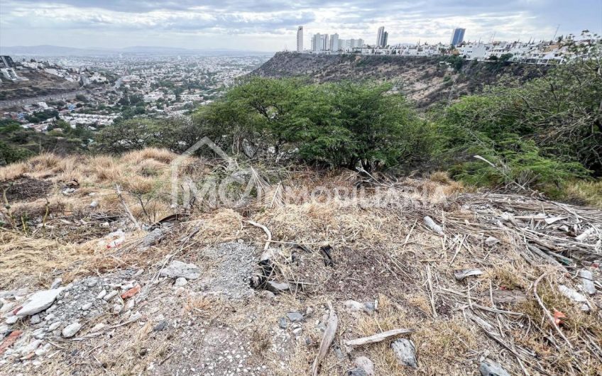 Terreno Para Departamentos en Lomas del Marqués Zona El Campanario