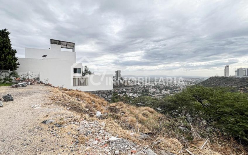 Terreno Para Departamentos en Lomas del Marqués Zona El Campanario