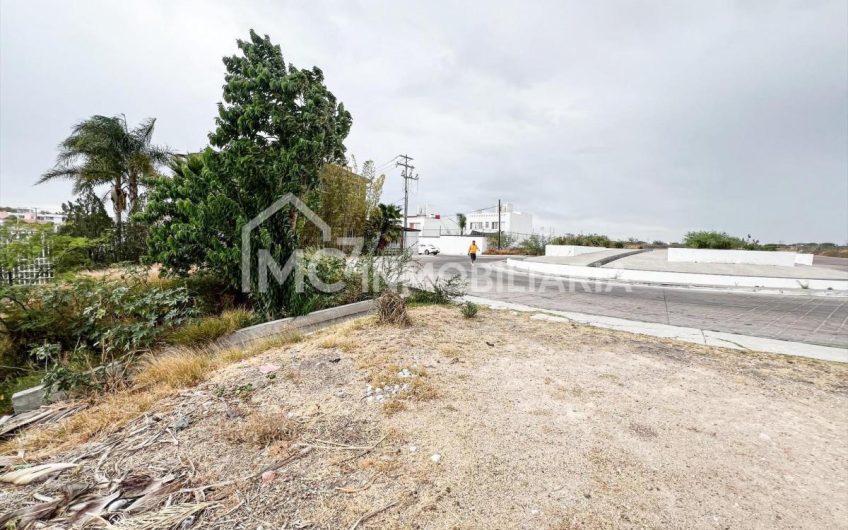 Terreno Para Departamentos en Lomas del Marqués Zona El Campanario