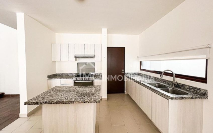 Casa en El Mejor Clúster de Altozano Querétaro