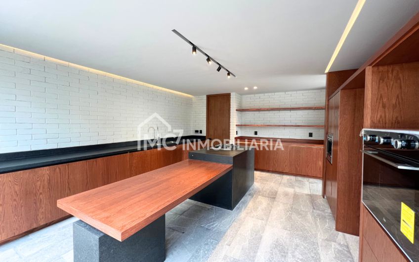 Casa de Autor en Lomas del Campanario Norte