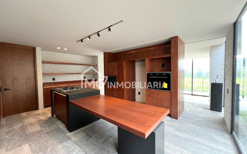 Casa de Autor en Lomas del Campanario Norte