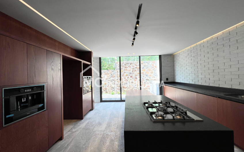 Casa de Autor en Lomas del Campanario Norte