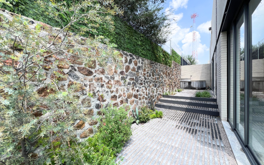 Casa de Autor en Lomas del Campanario Norte