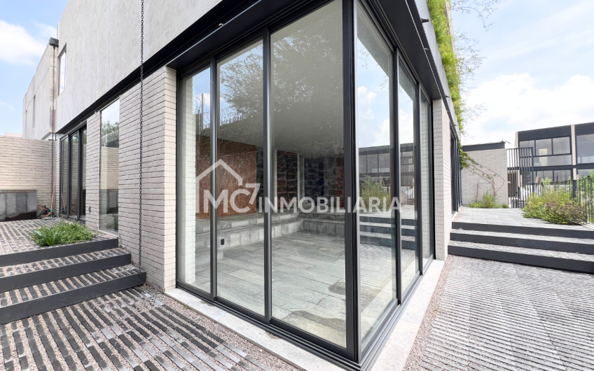 Casa de Autor en Lomas del Campanario Norte