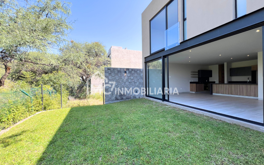 Increíble casa en Altozano Querétaro frente a área verde