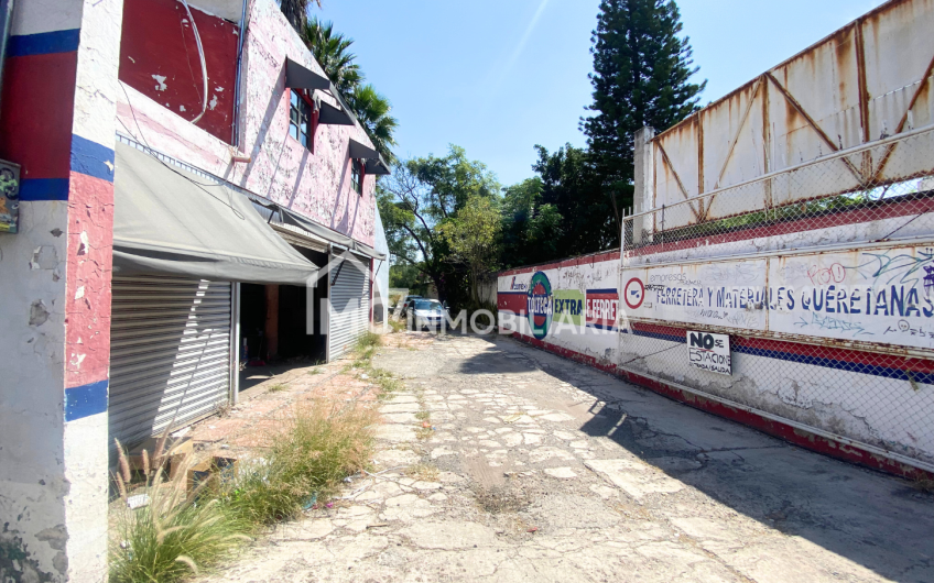 TERRENO en Av. Universidad. Centro. Qro