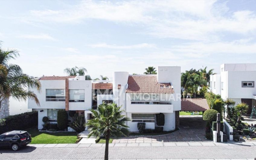 Casa en Balcones Juriquilla con Alberca