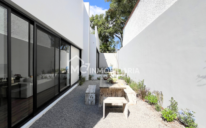 Casa de autor en venta en Juriquilla – Villas del Mesón  